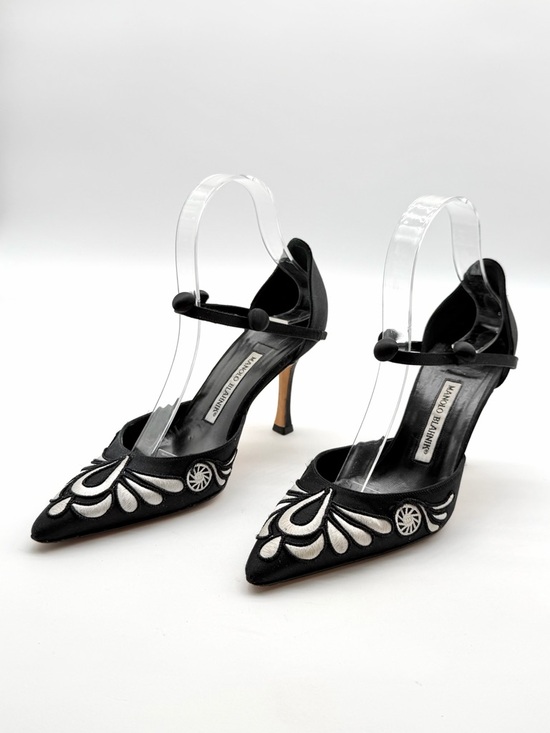 Manolo Blahnik Shoes - Manolo Blahnik Vintage 2007 Limited Edition  Embroidered Satin Pumps Heels EU 37